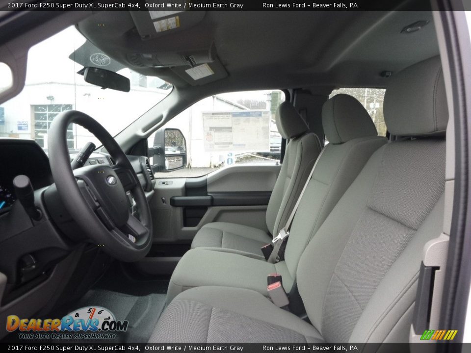 2017 Ford F250 Super Duty XL SuperCab 4x4 Oxford White / Medium Earth Gray Photo #11