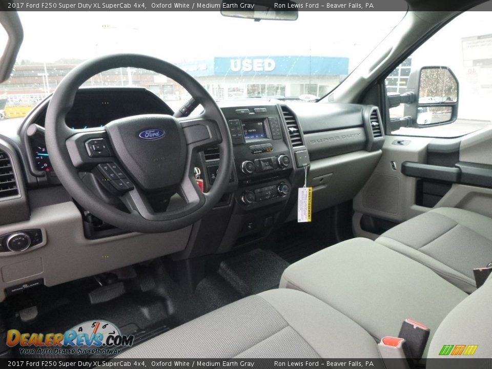 2017 Ford F250 Super Duty XL SuperCab 4x4 Oxford White / Medium Earth Gray Photo #13