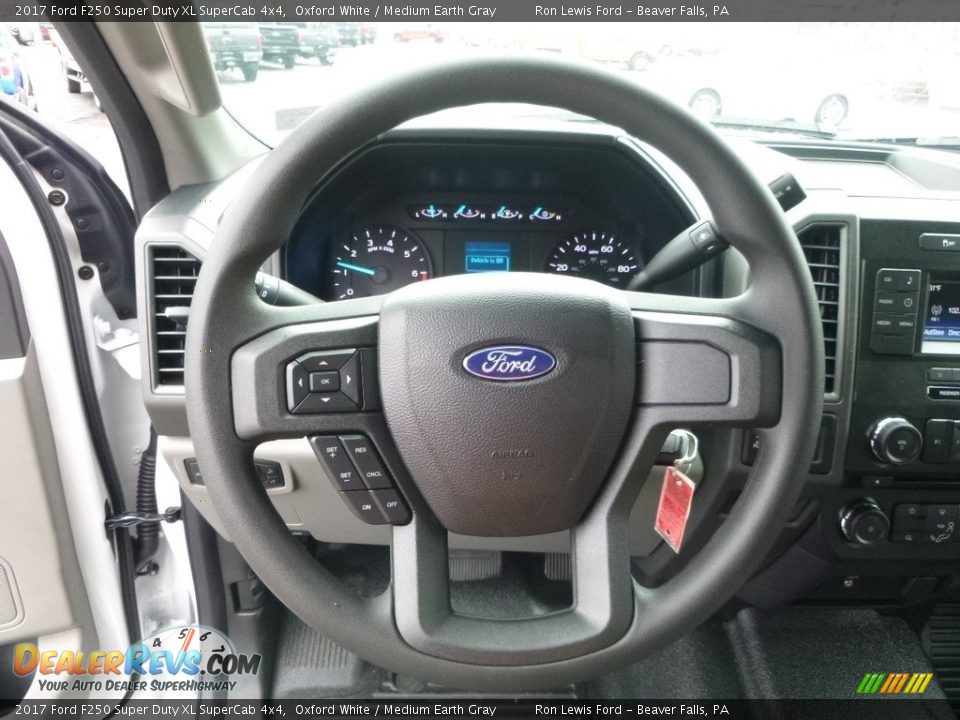2017 Ford F250 Super Duty XL SuperCab 4x4 Oxford White / Medium Earth Gray Photo #16
