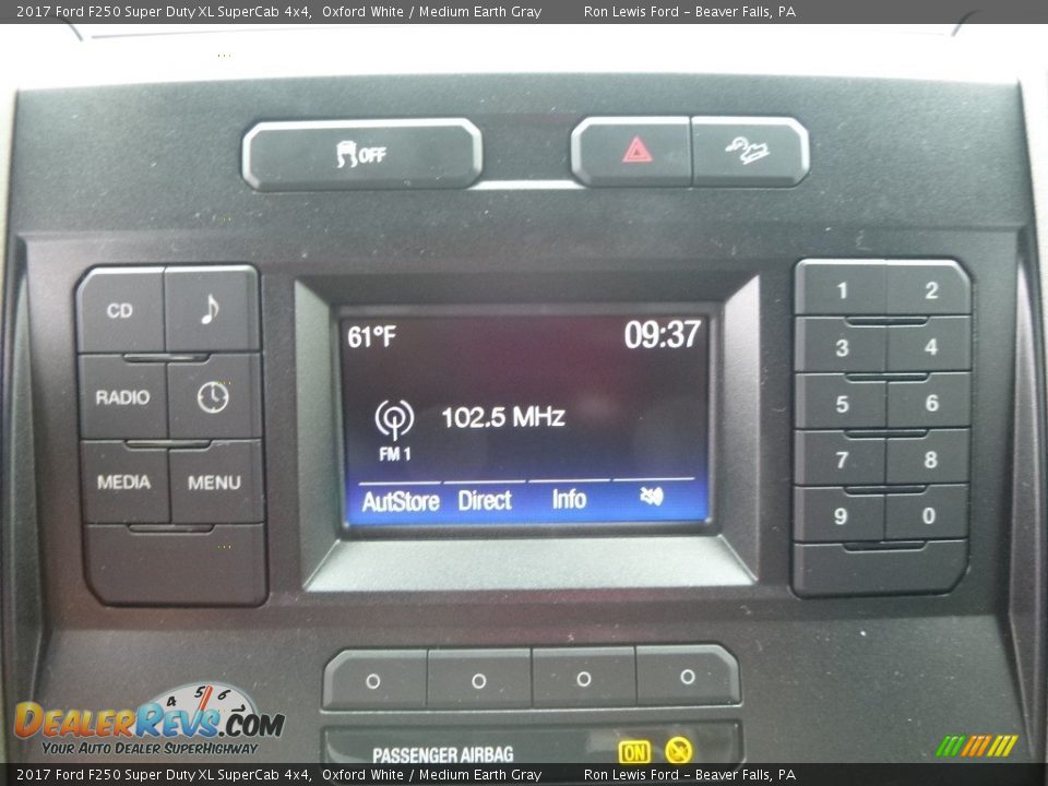 2017 Ford F250 Super Duty XL SuperCab 4x4 Oxford White / Medium Earth Gray Photo #19
