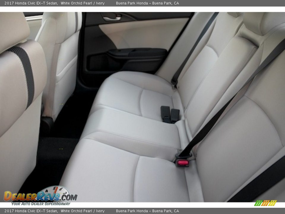 2017 Honda Civic EX-T Sedan White Orchid Pearl / Ivory Photo #12