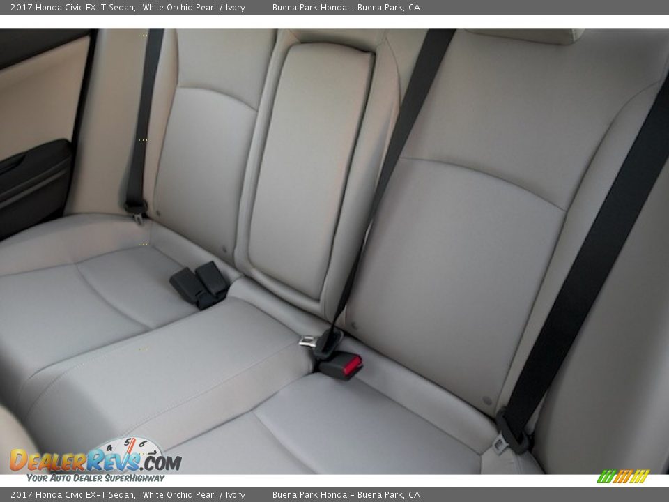 2017 Honda Civic EX-T Sedan White Orchid Pearl / Ivory Photo #15