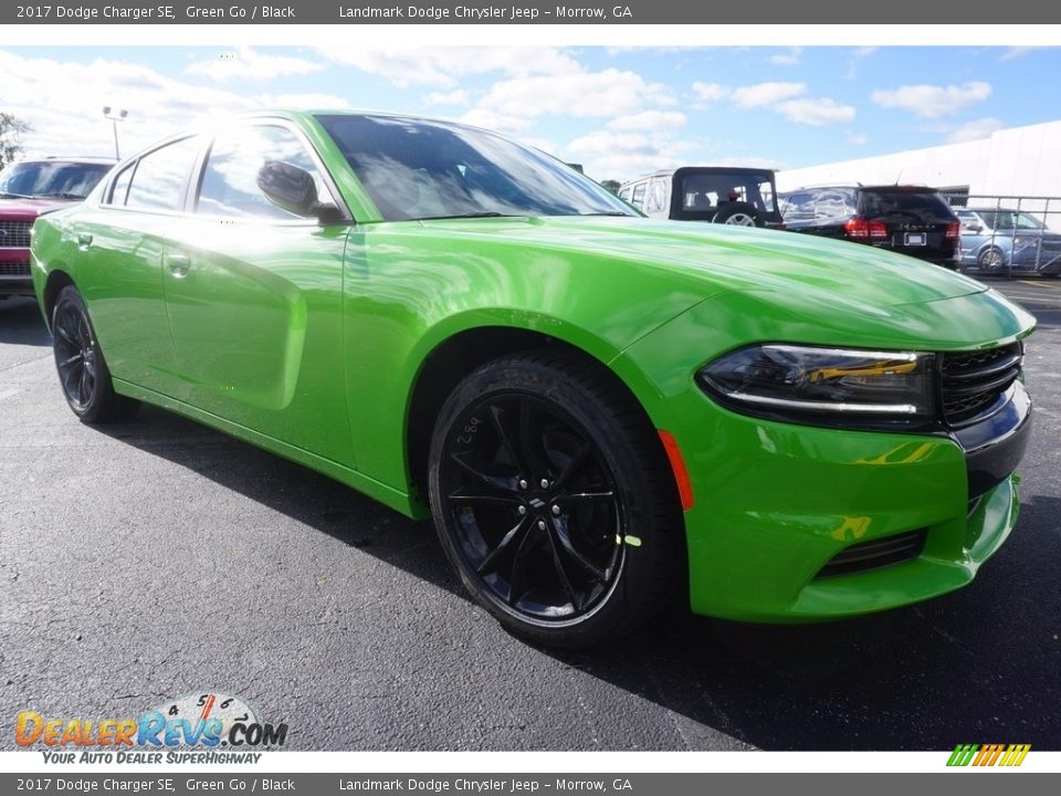 Front 3/4 View of 2017 Dodge Charger SE Photo #4