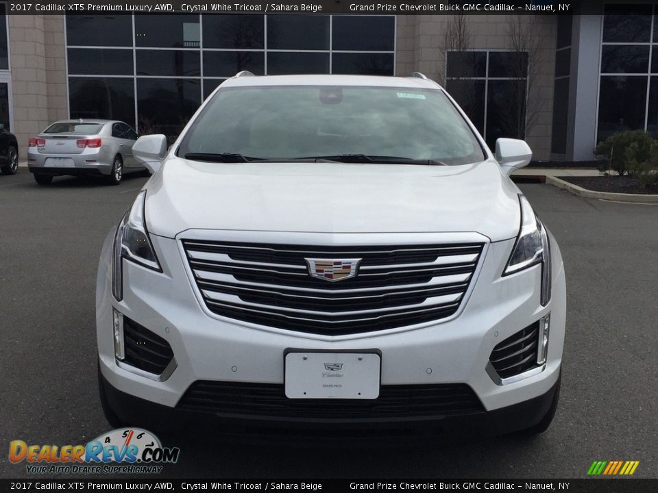 2017 Cadillac XT5 Premium Luxury AWD Crystal White Tricoat / Sahara Beige Photo #2