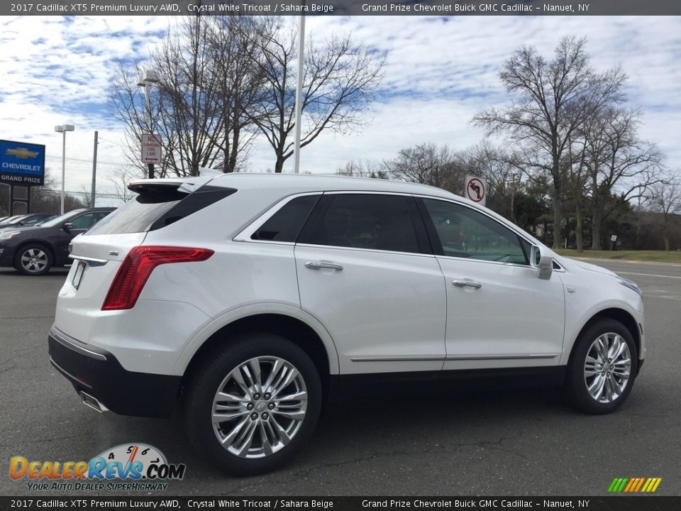 2017 Cadillac XT5 Premium Luxury AWD Crystal White Tricoat / Sahara Beige Photo #4