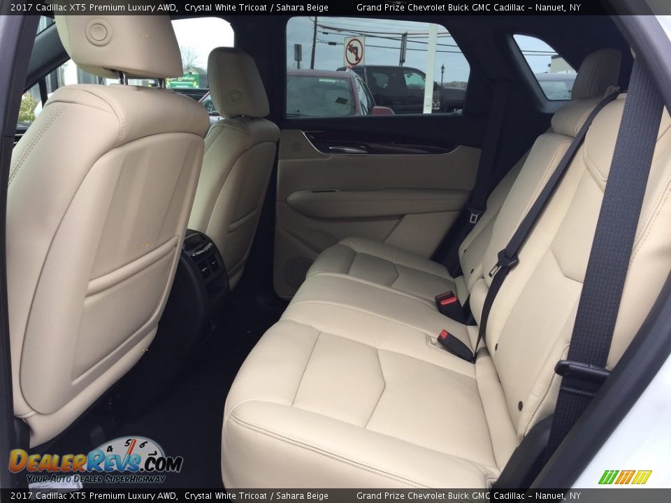 2017 Cadillac XT5 Premium Luxury AWD Crystal White Tricoat / Sahara Beige Photo #7