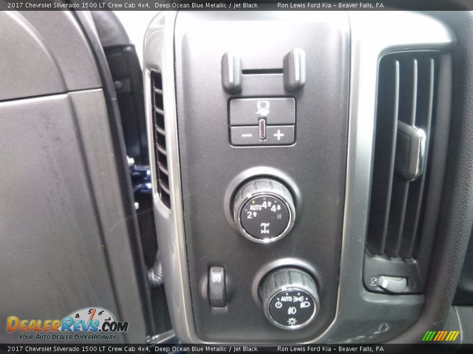 2017 Chevrolet Silverado 1500 LT Crew Cab 4x4 Deep Ocean Blue Metallic / Jet Black Photo #16