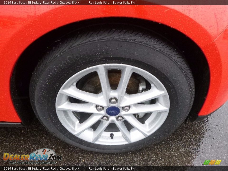 2016 Ford Focus SE Sedan Race Red / Charcoal Black Photo #10