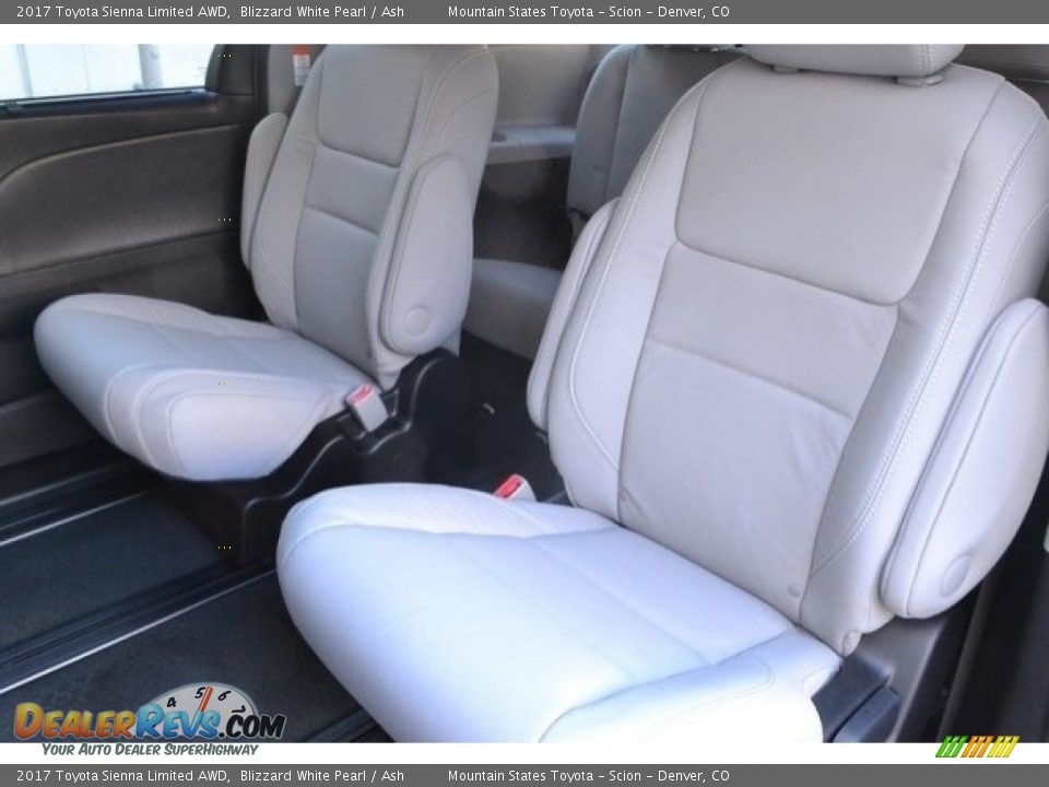 2017 Toyota Sienna Limited AWD Blizzard White Pearl / Ash Photo #7