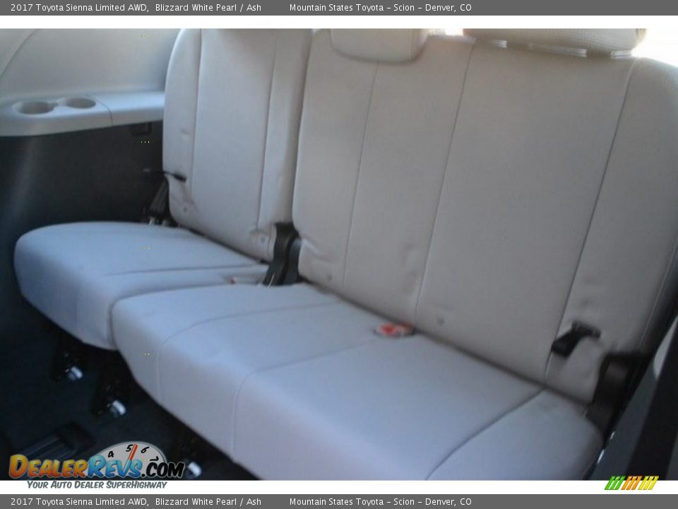 2017 Toyota Sienna Limited AWD Blizzard White Pearl / Ash Photo #8