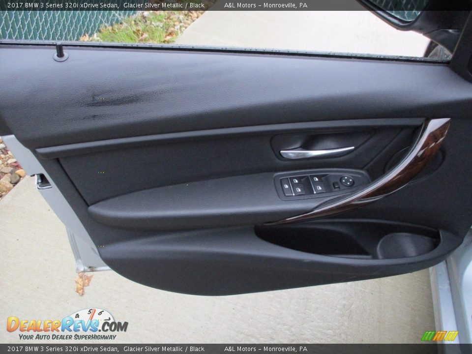 2017 BMW 3 Series 320i xDrive Sedan Glacier Silver Metallic / Black Photo #10