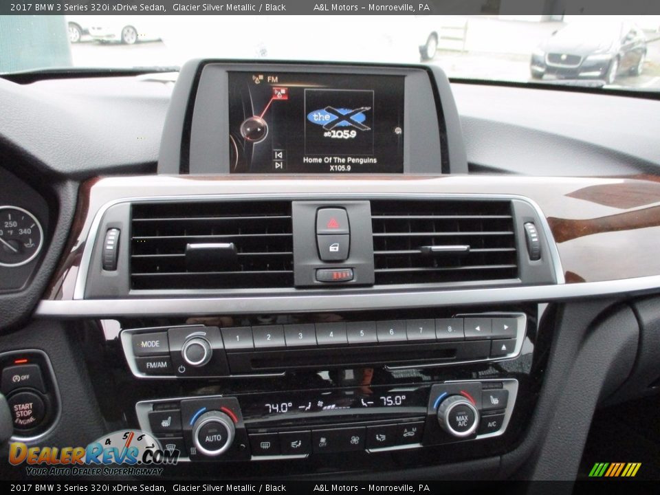 2017 BMW 3 Series 320i xDrive Sedan Glacier Silver Metallic / Black Photo #16