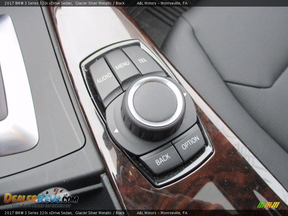 2017 BMW 3 Series 320i xDrive Sedan Glacier Silver Metallic / Black Photo #18