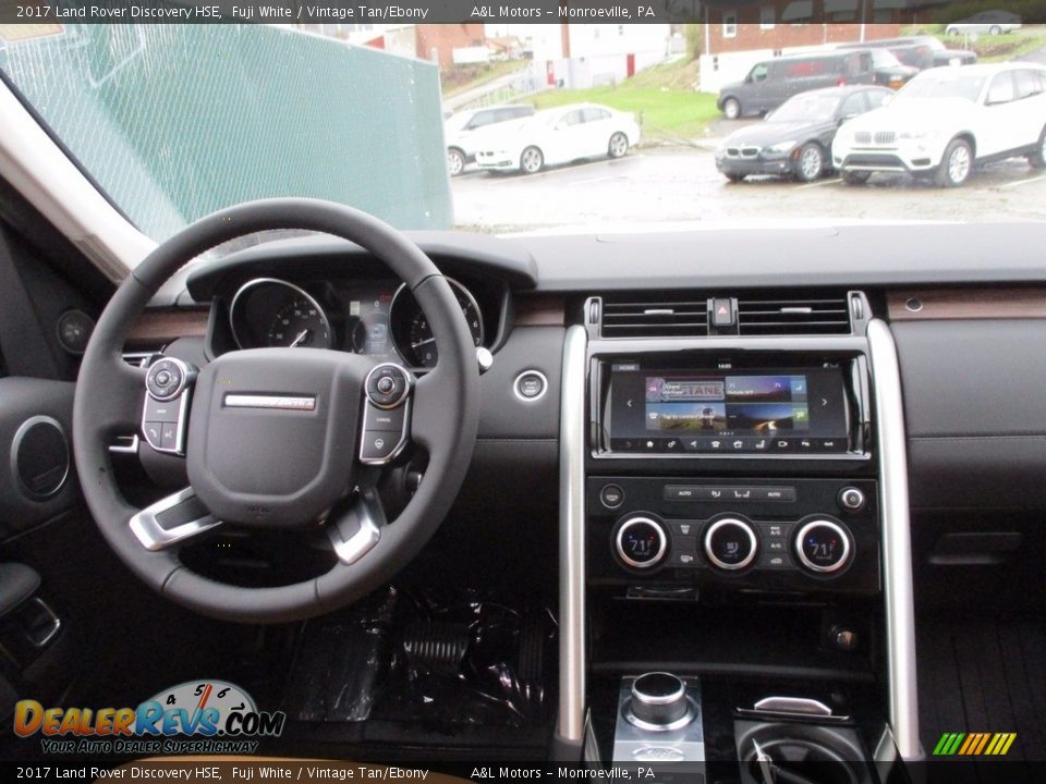 Dashboard of 2017 Land Rover Discovery HSE Photo #14
