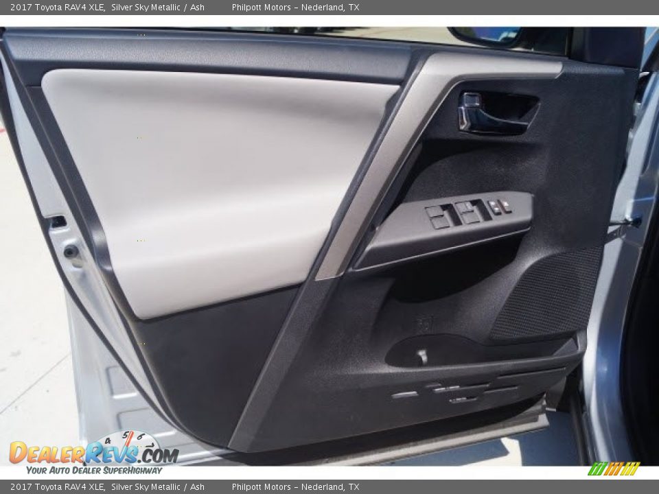 2017 Toyota RAV4 XLE Silver Sky Metallic / Ash Photo #11