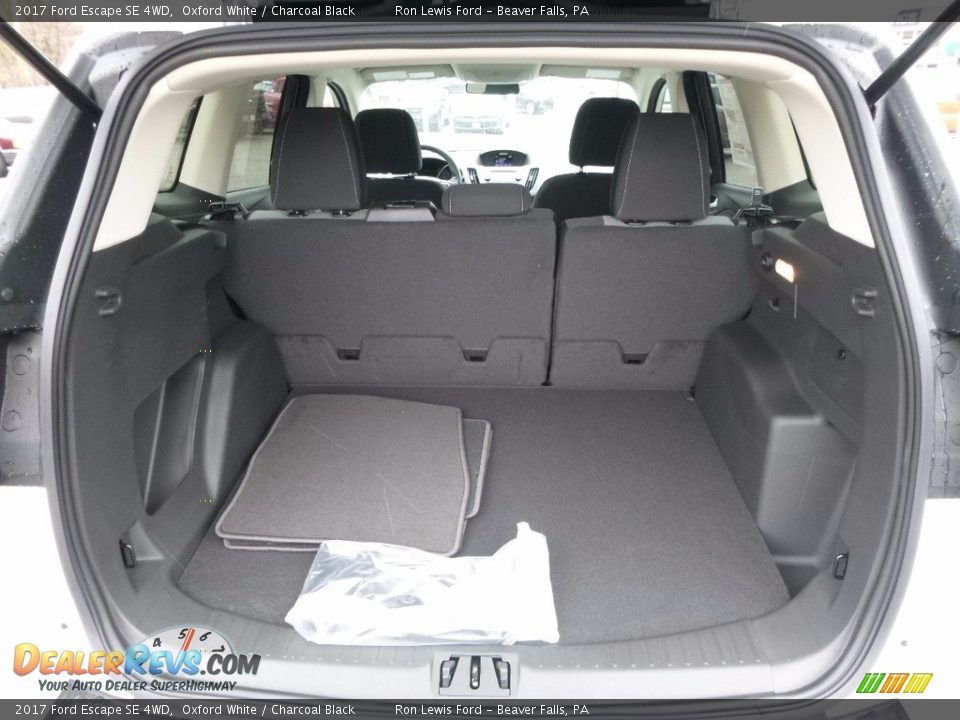 2017 Ford Escape SE 4WD Oxford White / Charcoal Black Photo #4
