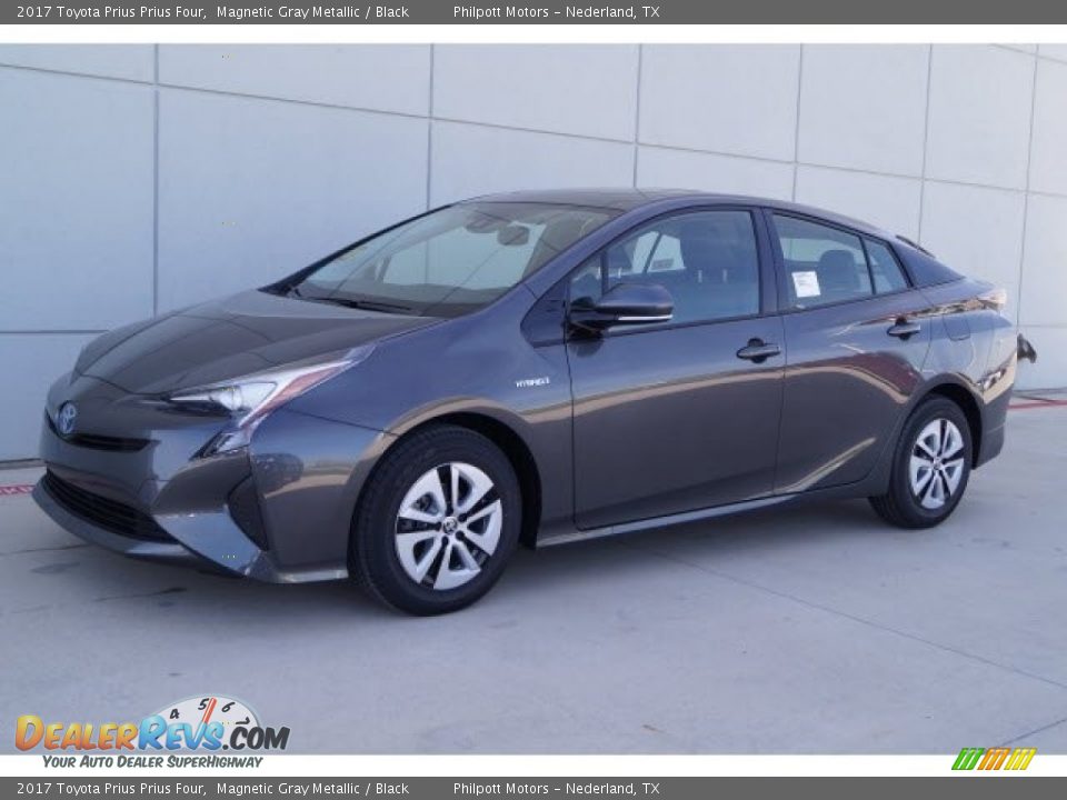 Front 3/4 View of 2017 Toyota Prius Prius Four Photo #6
