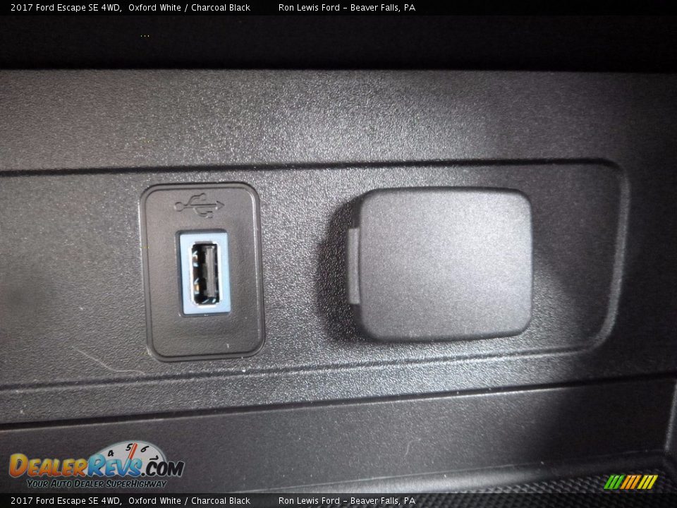 2017 Ford Escape SE 4WD Oxford White / Charcoal Black Photo #18