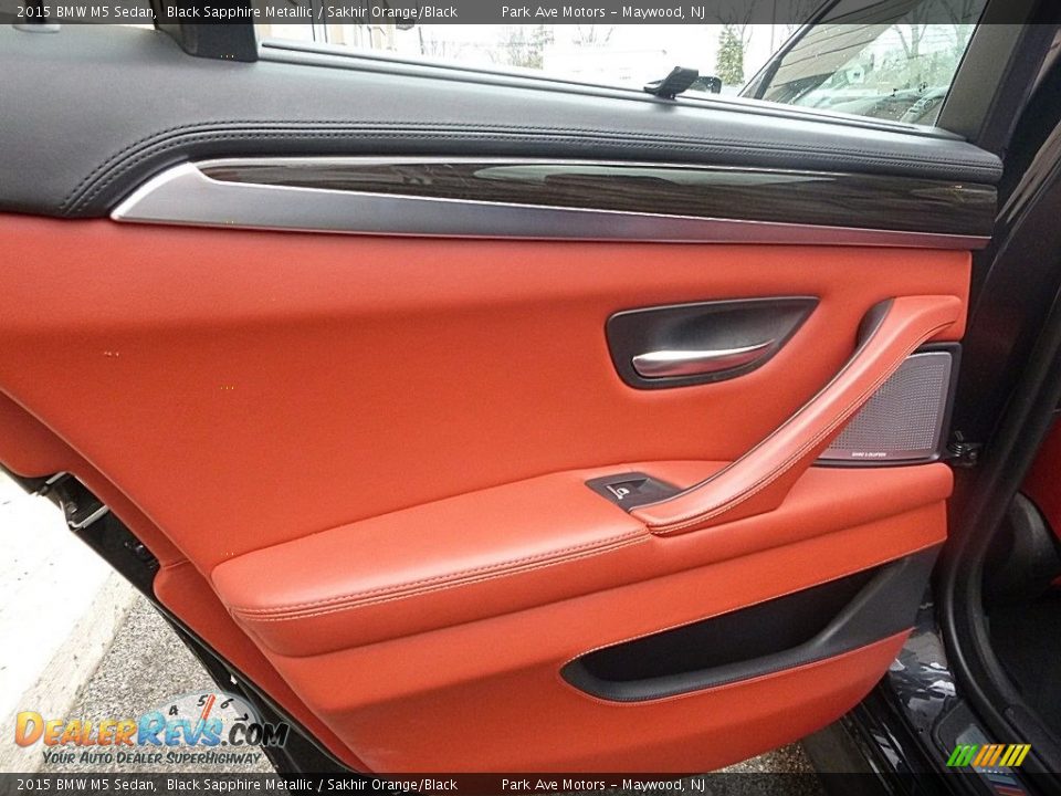 Door Panel of 2015 BMW M5 Sedan Photo #15