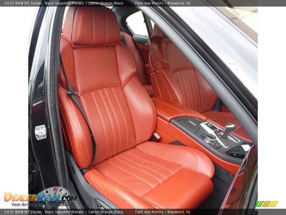 Front Seat of 2015 BMW M5 Sedan Photo #21