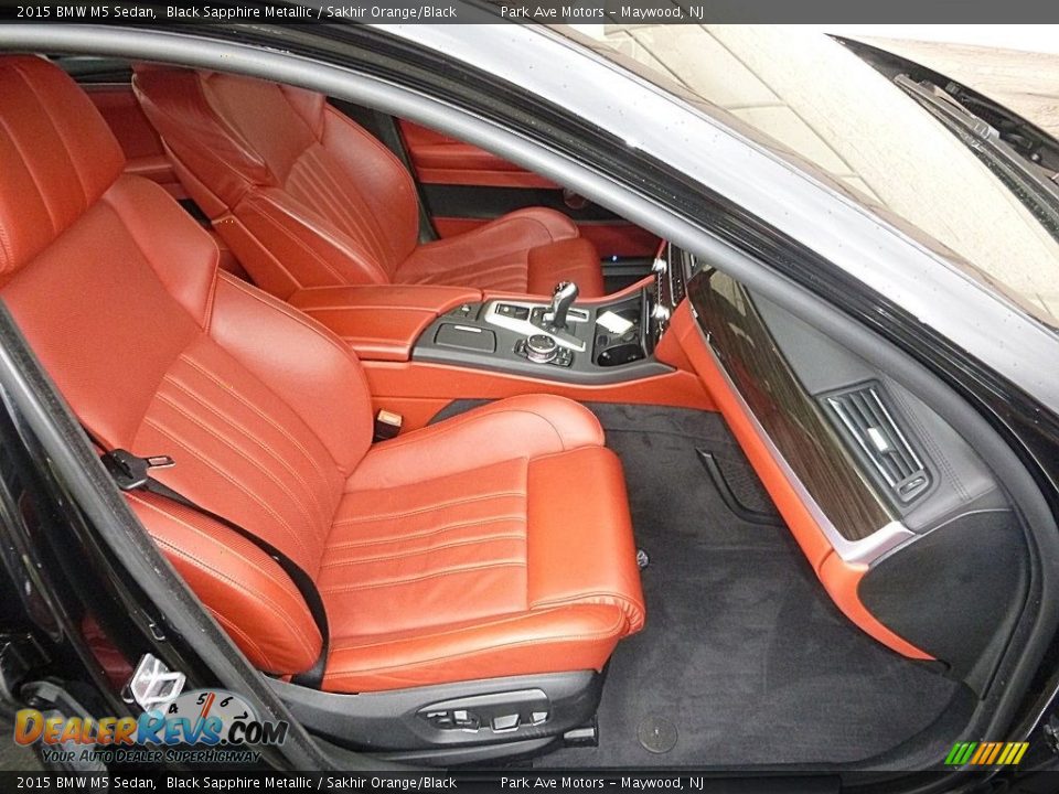 Front Seat of 2015 BMW M5 Sedan Photo #22
