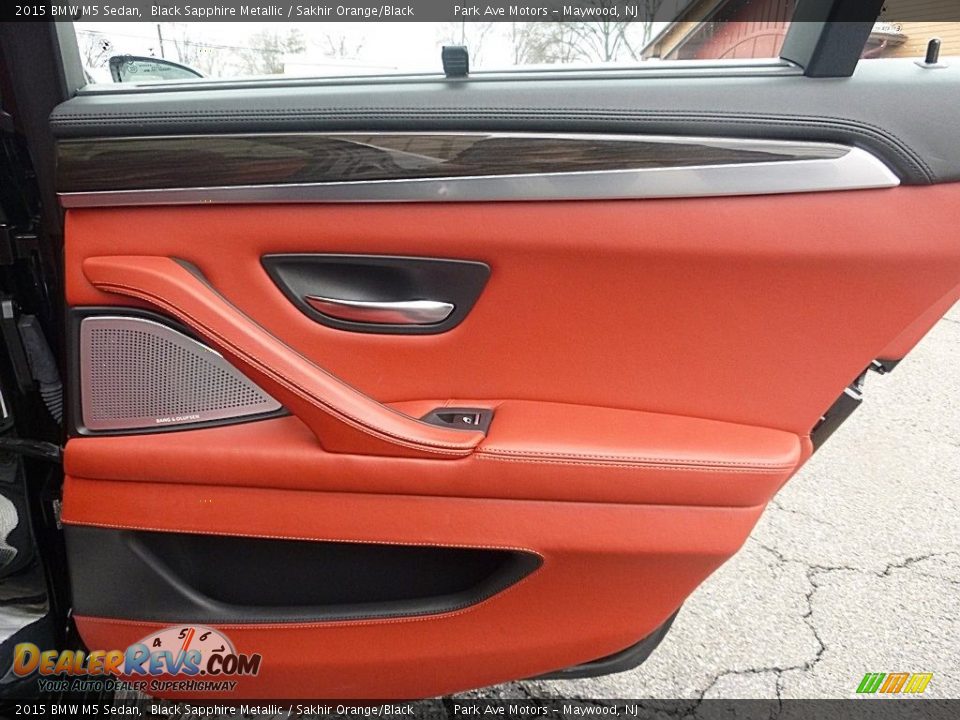 Door Panel of 2015 BMW M5 Sedan Photo #24