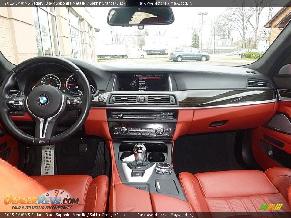 Dashboard of 2015 BMW M5 Sedan Photo #34