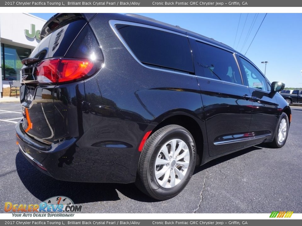 2017 Chrysler Pacifica Touring L Brilliant Black Crystal Pearl / Black/Alloy Photo #7