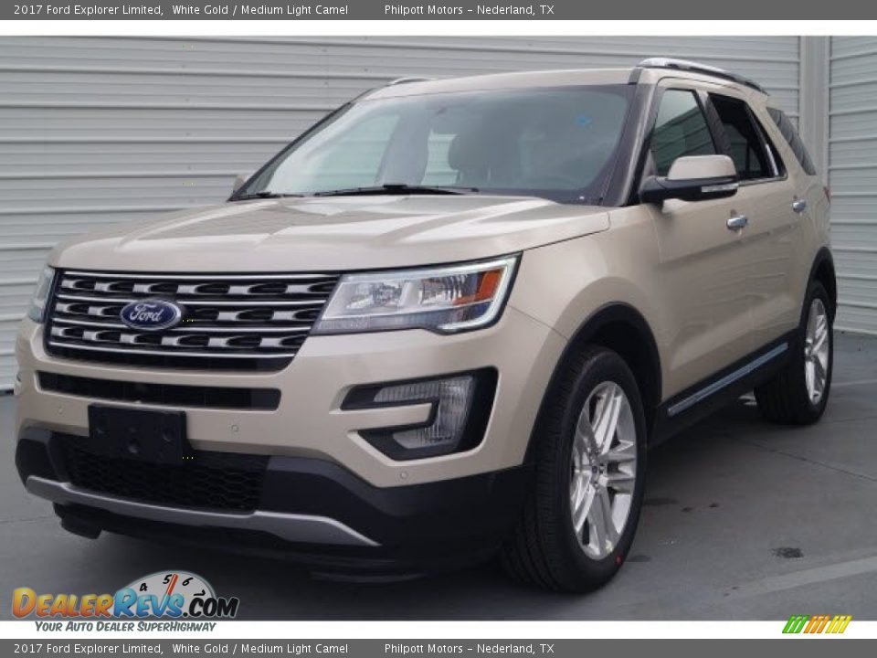 Front 3/4 View of 2017 Ford Explorer Limited Photo #3
