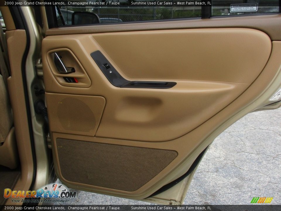 2000 Jeep Grand Cherokee Laredo Champagne Pearlcoat / Taupe Photo #18