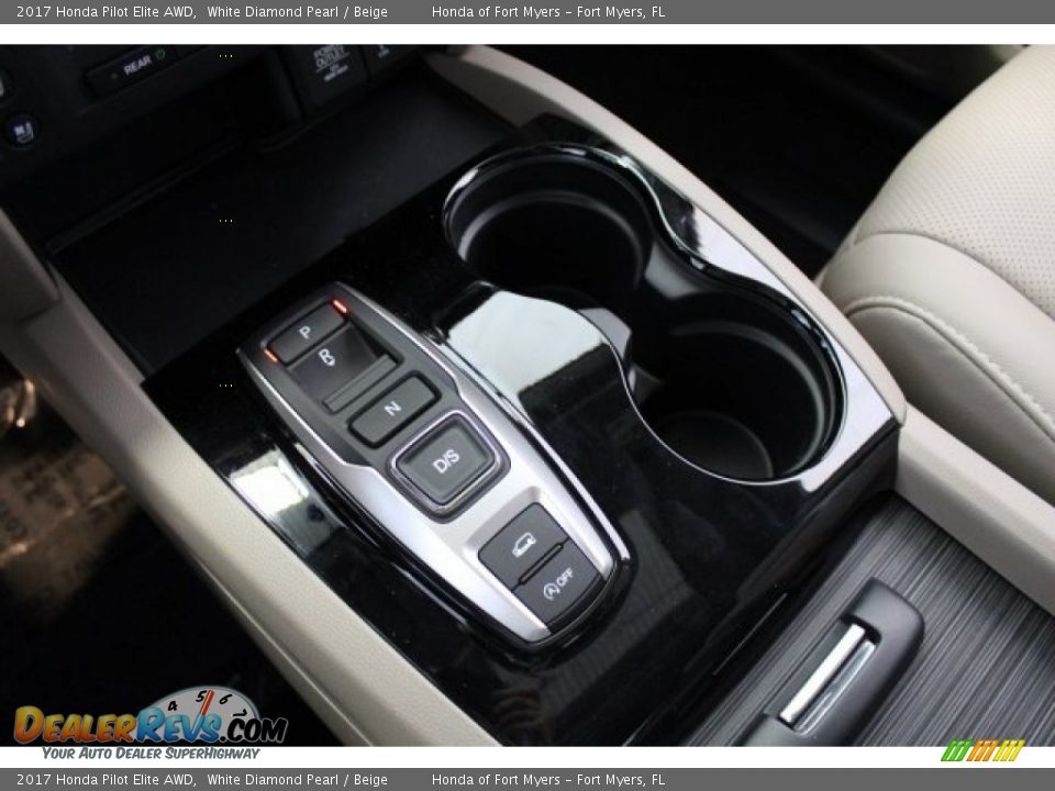 2017 Honda Pilot Elite AWD White Diamond Pearl / Beige Photo #25
