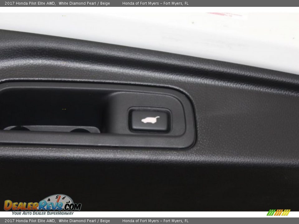 2017 Honda Pilot Elite AWD White Diamond Pearl / Beige Photo #34
