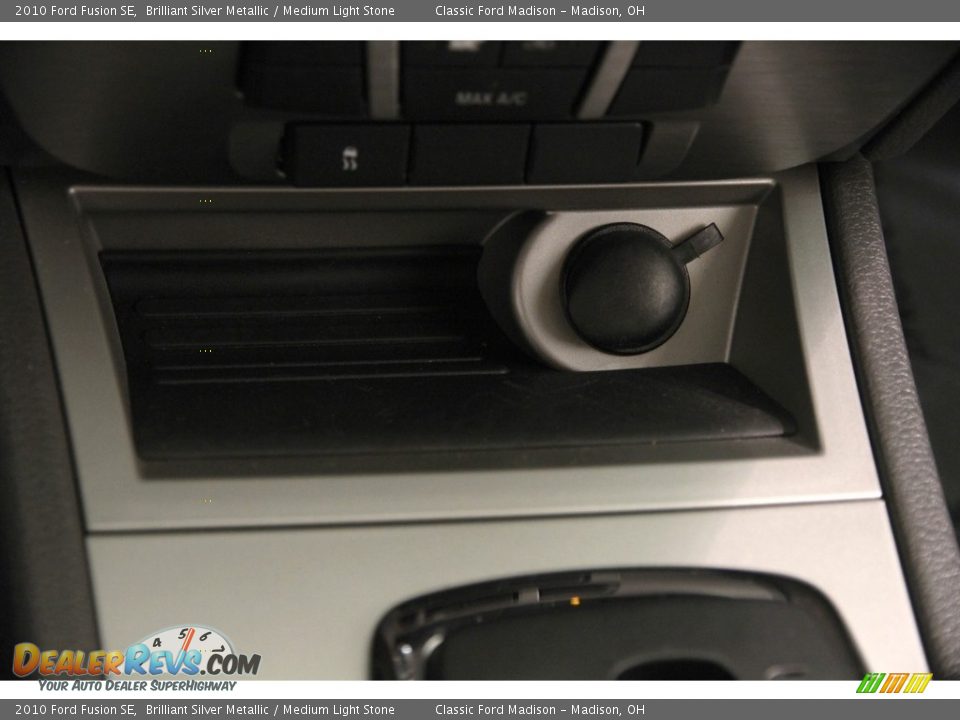 2010 Ford Fusion SE Brilliant Silver Metallic / Medium Light Stone Photo #15