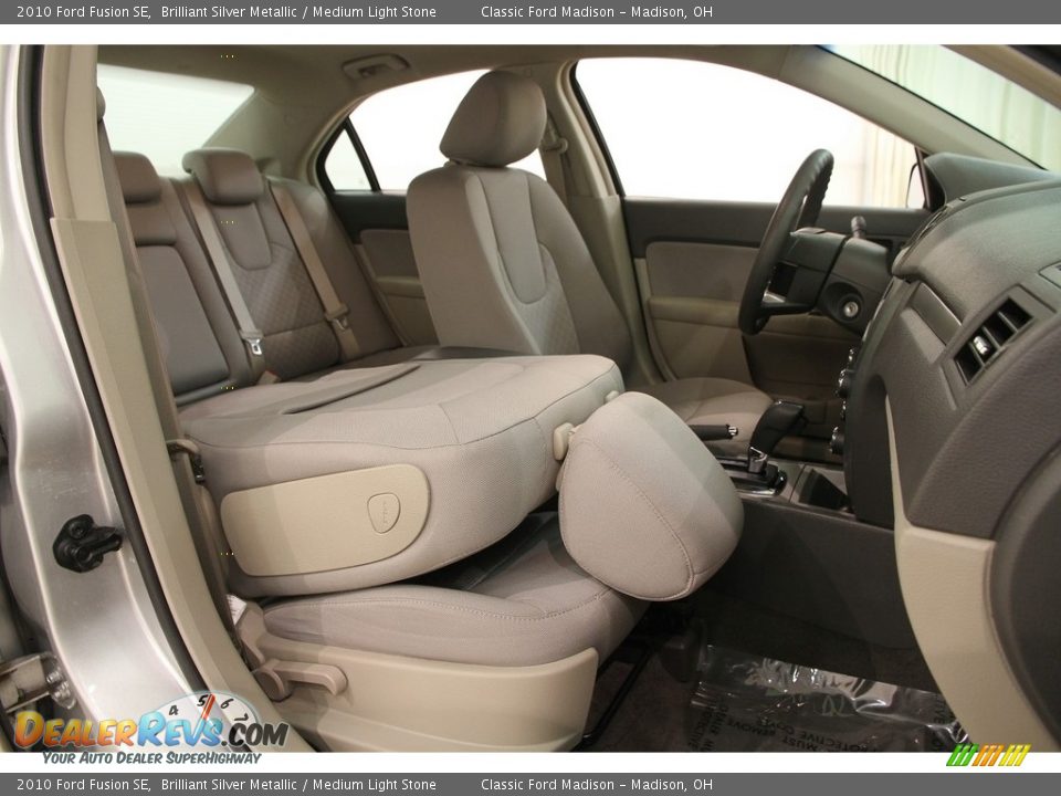 2010 Ford Fusion SE Brilliant Silver Metallic / Medium Light Stone Photo #19