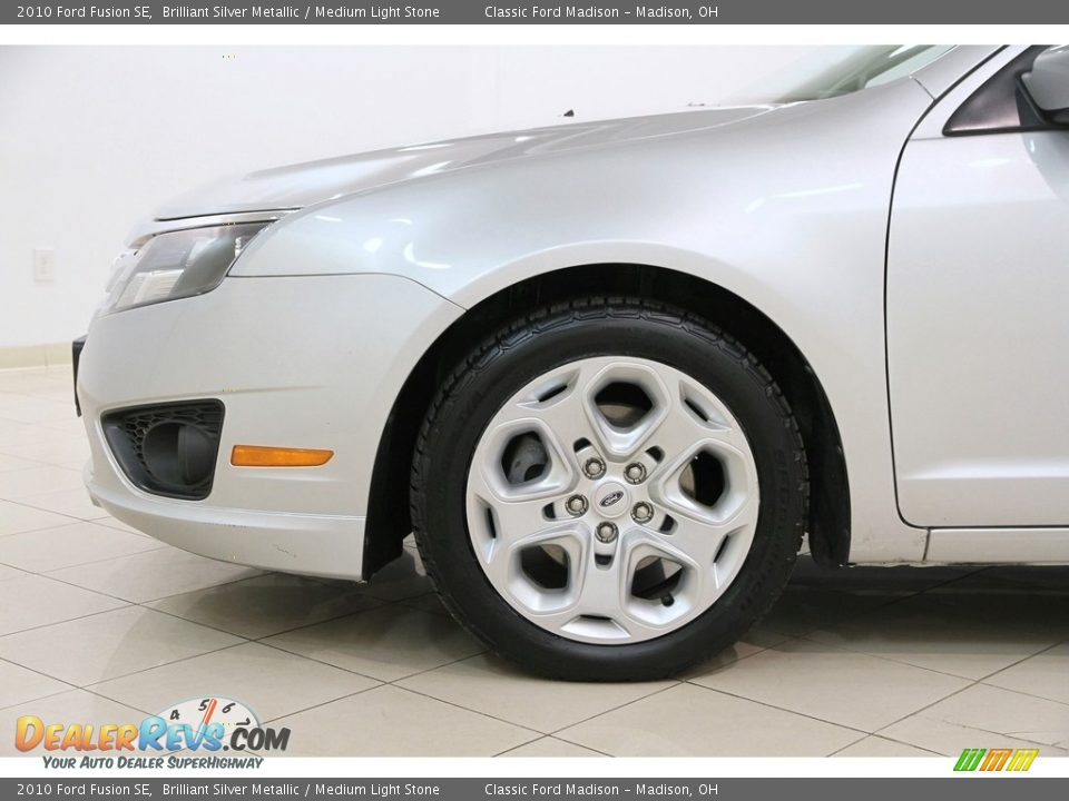 2010 Ford Fusion SE Brilliant Silver Metallic / Medium Light Stone Photo #25