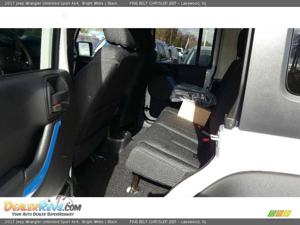 2017 Jeep Wrangler Unlimited Sport 4x4 Bright White / Black Photo #8