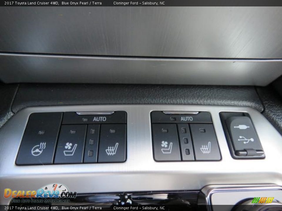 Controls of 2017 Toyota Land Cruiser 4WD Photo #24