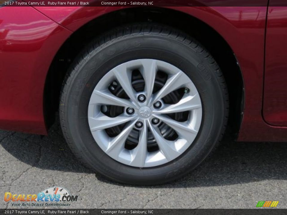 2017 Toyota Camry LE Wheel Photo #4