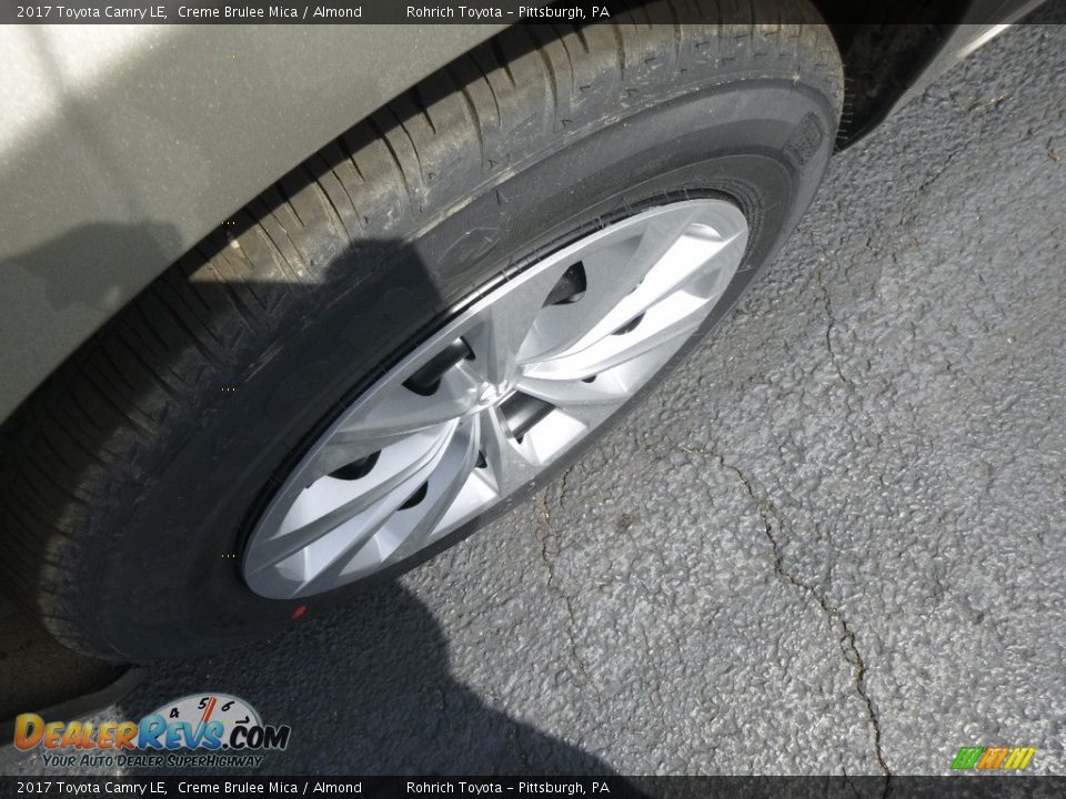 2017 Toyota Camry LE Creme Brulee Mica / Almond Photo #5