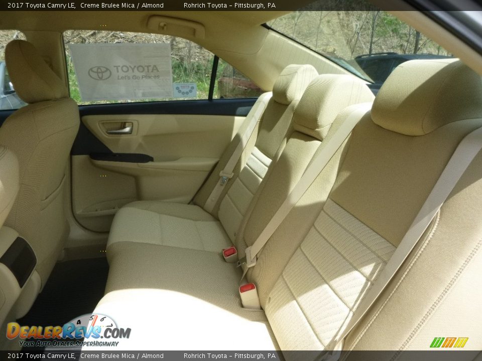 2017 Toyota Camry LE Creme Brulee Mica / Almond Photo #7