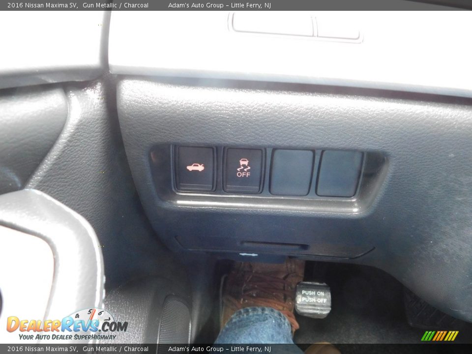 2016 Nissan Maxima SV Gun Metallic / Charcoal Photo #17