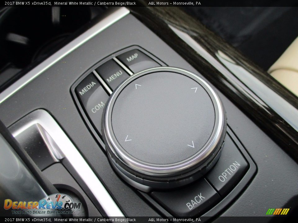 Controls of 2017 BMW X5 xDrive35d Photo #18