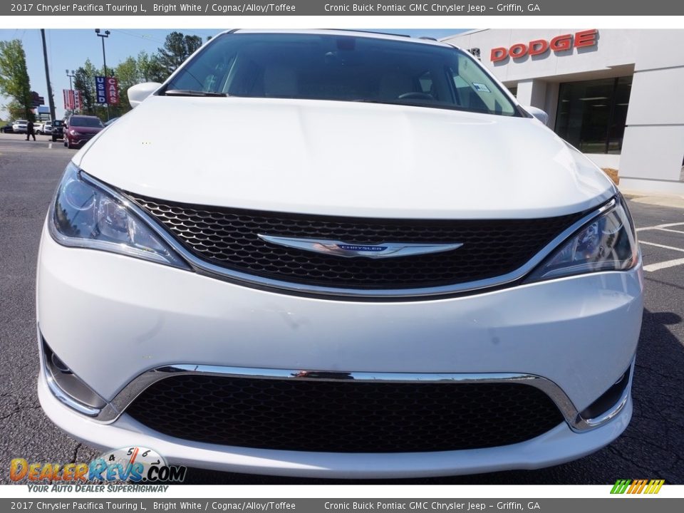 2017 Chrysler Pacifica Touring L Bright White / Cognac/Alloy/Toffee Photo #2