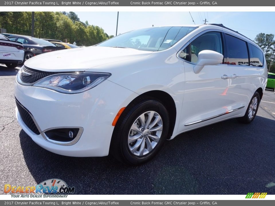 2017 Chrysler Pacifica Touring L Bright White / Cognac/Alloy/Toffee Photo #3