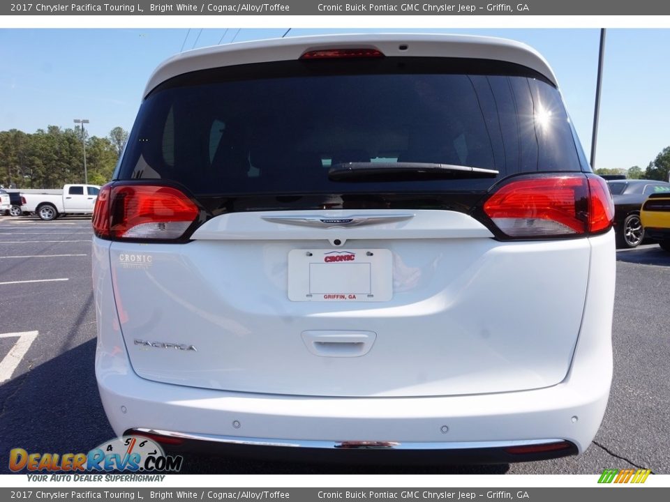 2017 Chrysler Pacifica Touring L Bright White / Cognac/Alloy/Toffee Photo #6