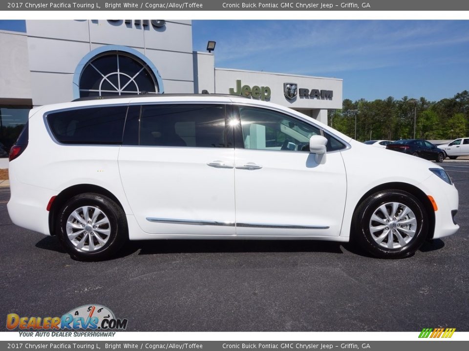 2017 Chrysler Pacifica Touring L Bright White / Cognac/Alloy/Toffee Photo #8