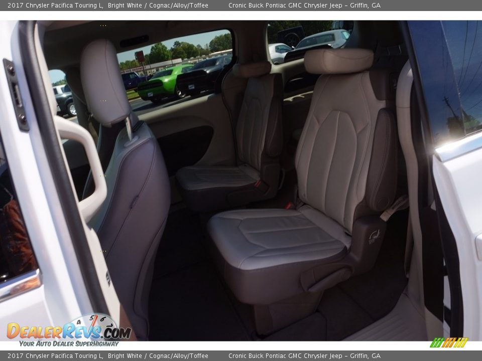 2017 Chrysler Pacifica Touring L Bright White / Cognac/Alloy/Toffee Photo #14