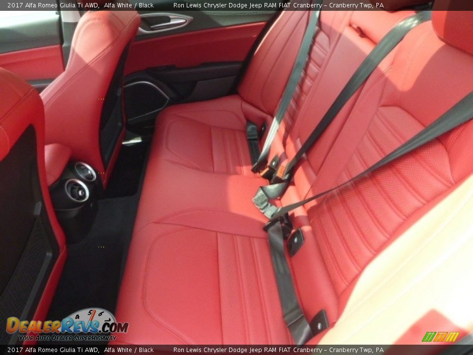 2017 Alfa Romeo Giulia Ti AWD Alfa White / Black Photo #20