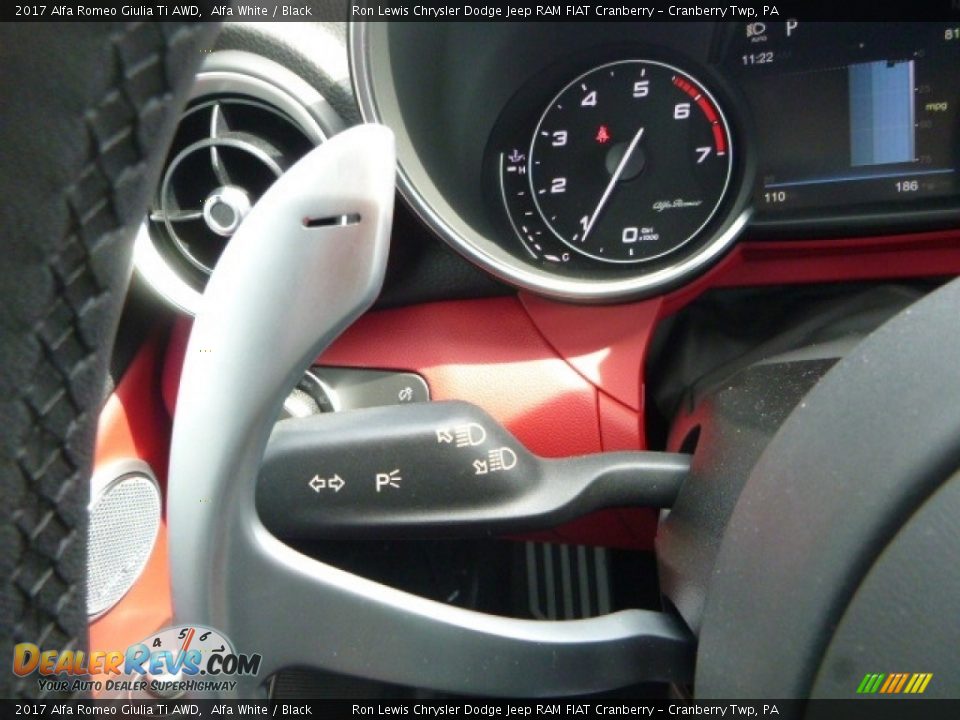 2017 Alfa Romeo Giulia Ti AWD Alfa White / Black Photo #33