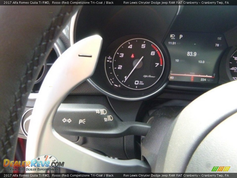 2017 Alfa Romeo Giulia Ti RWD Shifter Photo #29